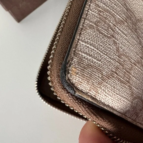 Authentic GUCCI GG Supreme Wallet - Picture 10 of 12